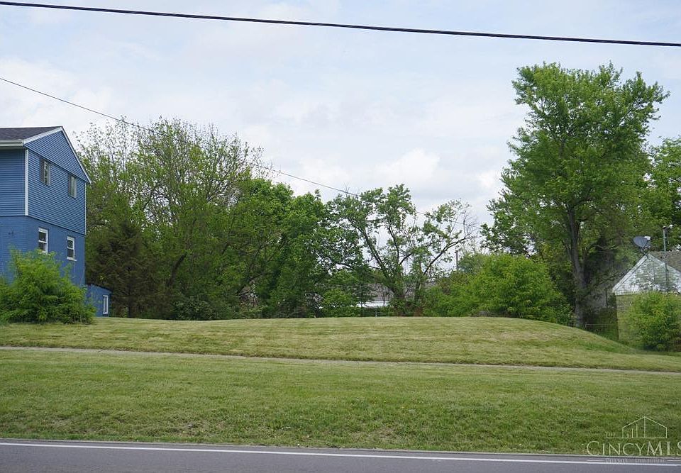 2nd image of 888 W Kemper Rd