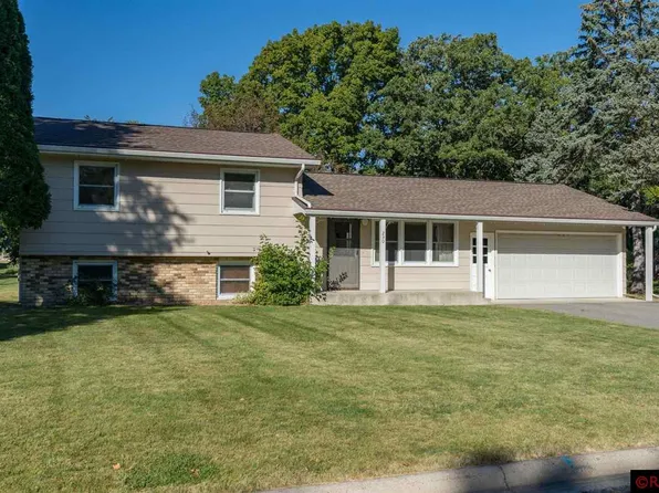 230 Allan Ave, North Mankato, MN 56003