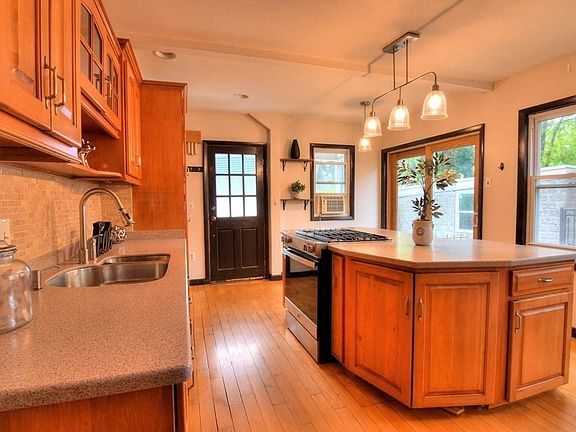 3rd image of 266 Furnace Brook Pkwy #1