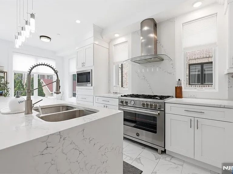 30 Lafayette Ave — Photo 14