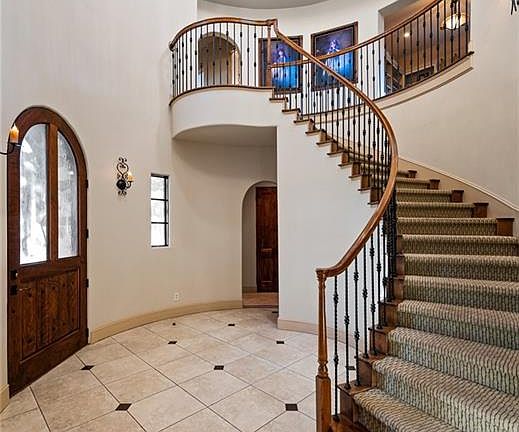 3rd image of 5833 River Place Blvd