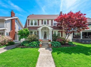 1071 Abbieshire Ave, Lakewood, OH 44107