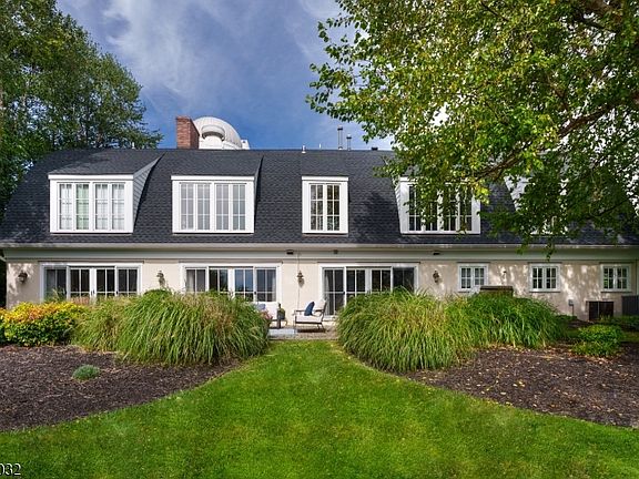 2nd image of 8 Flanders Valley Ct
