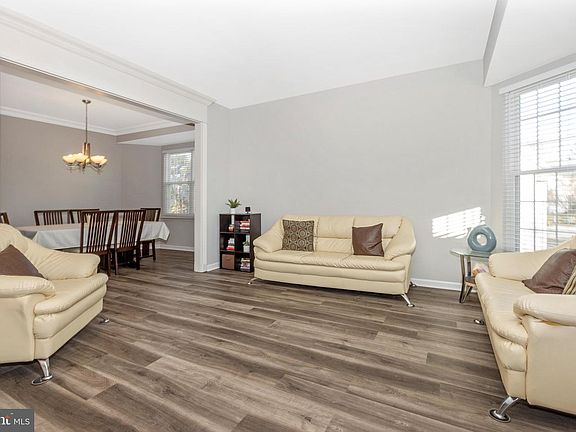 4th image of 9509 Meadows Farm Dr