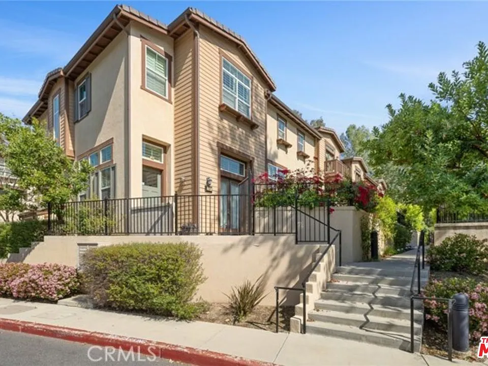 732 Tennis Club Ln