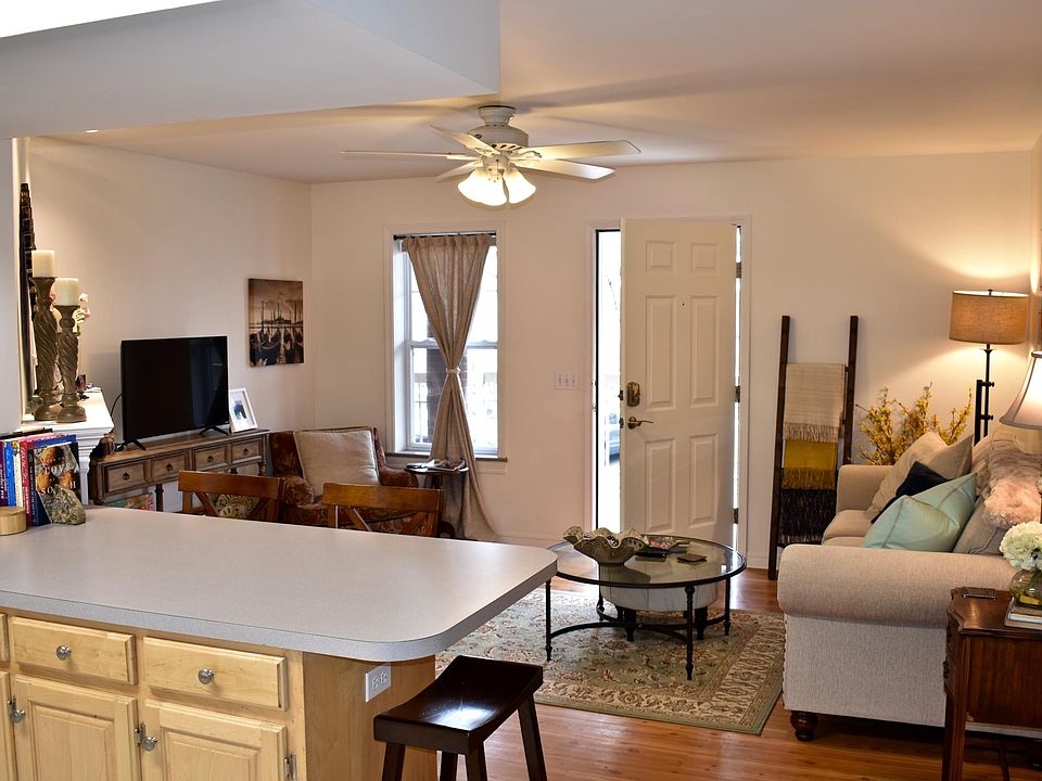 1st image of 610 W Lafayette St #301