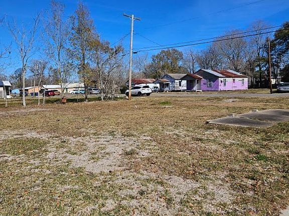 3rd image of E Jefferson Davis Ave