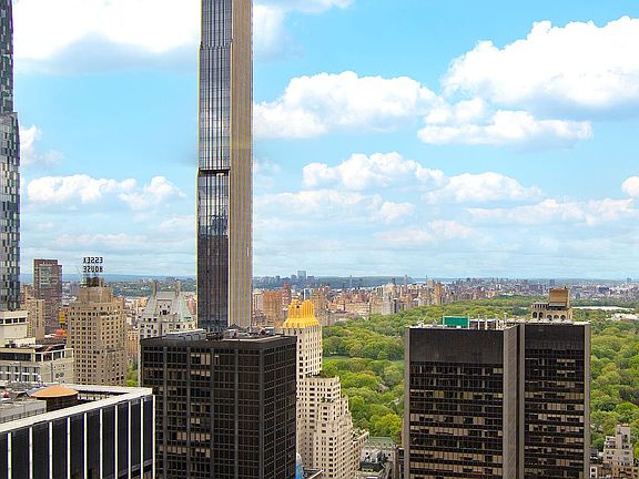 3rd image of 15 W 53rd St #46E