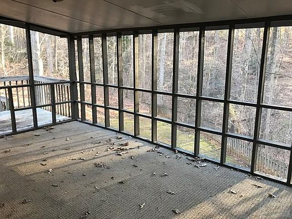 5th image of 215 Northwestern Dr