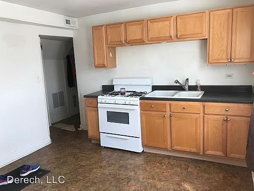 2nd image of 2536 W Carmen Ave Fl 3rd