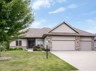 2230 Pembrokeshire Dr, Coralville, IA 52241