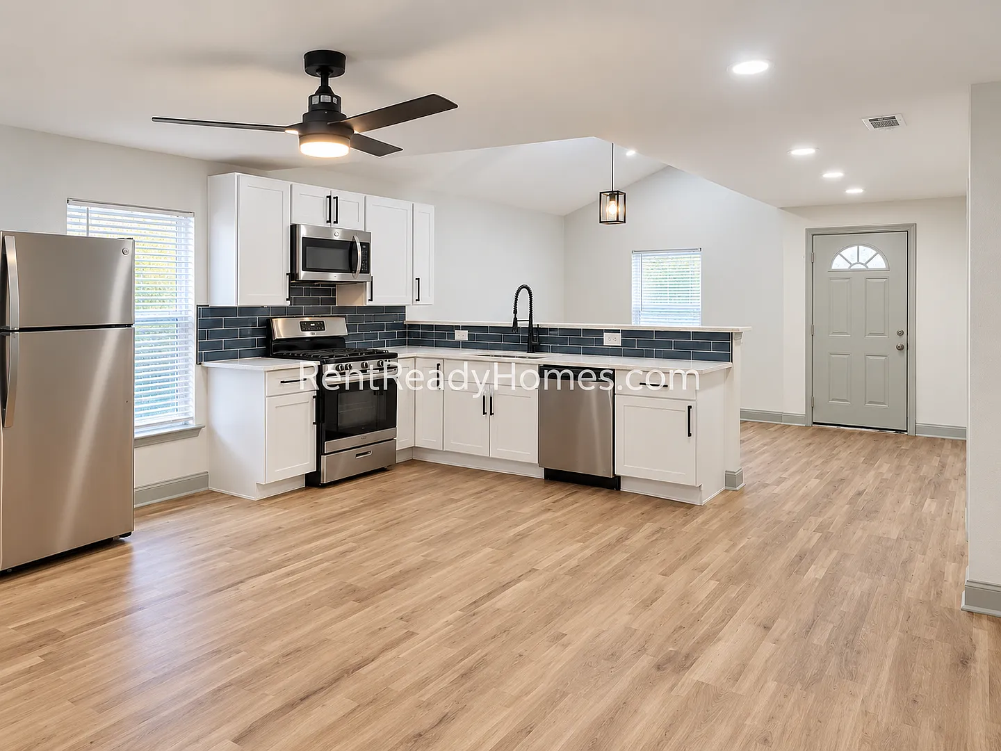 959 Woods Ave — Photo 2