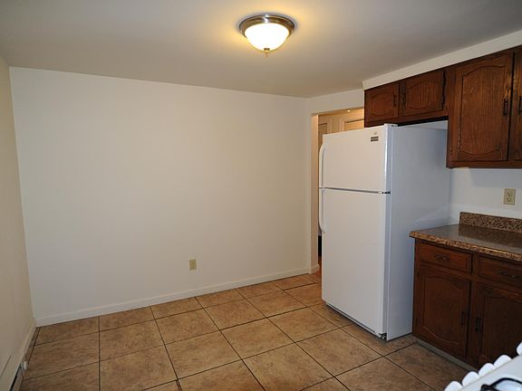 2nd image of 439 Northampton St APT 2