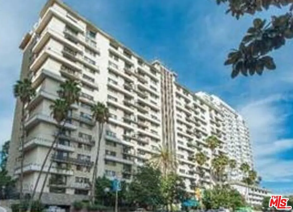 2 bed, 2.0 bath, 1088 sqft, $4,600 — Photo 2