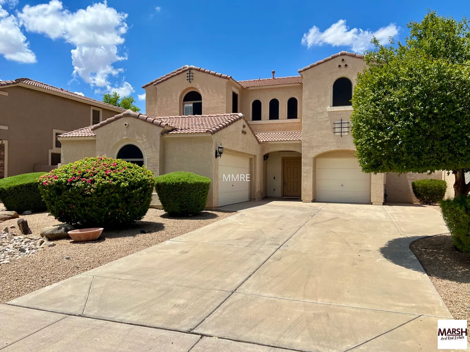 Beautiful 4 bedroom home with private pool in Chandler! — Photo 2