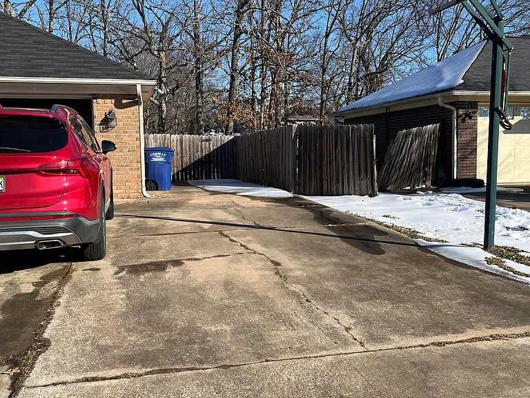 3 rd car drive w/ basketball goal