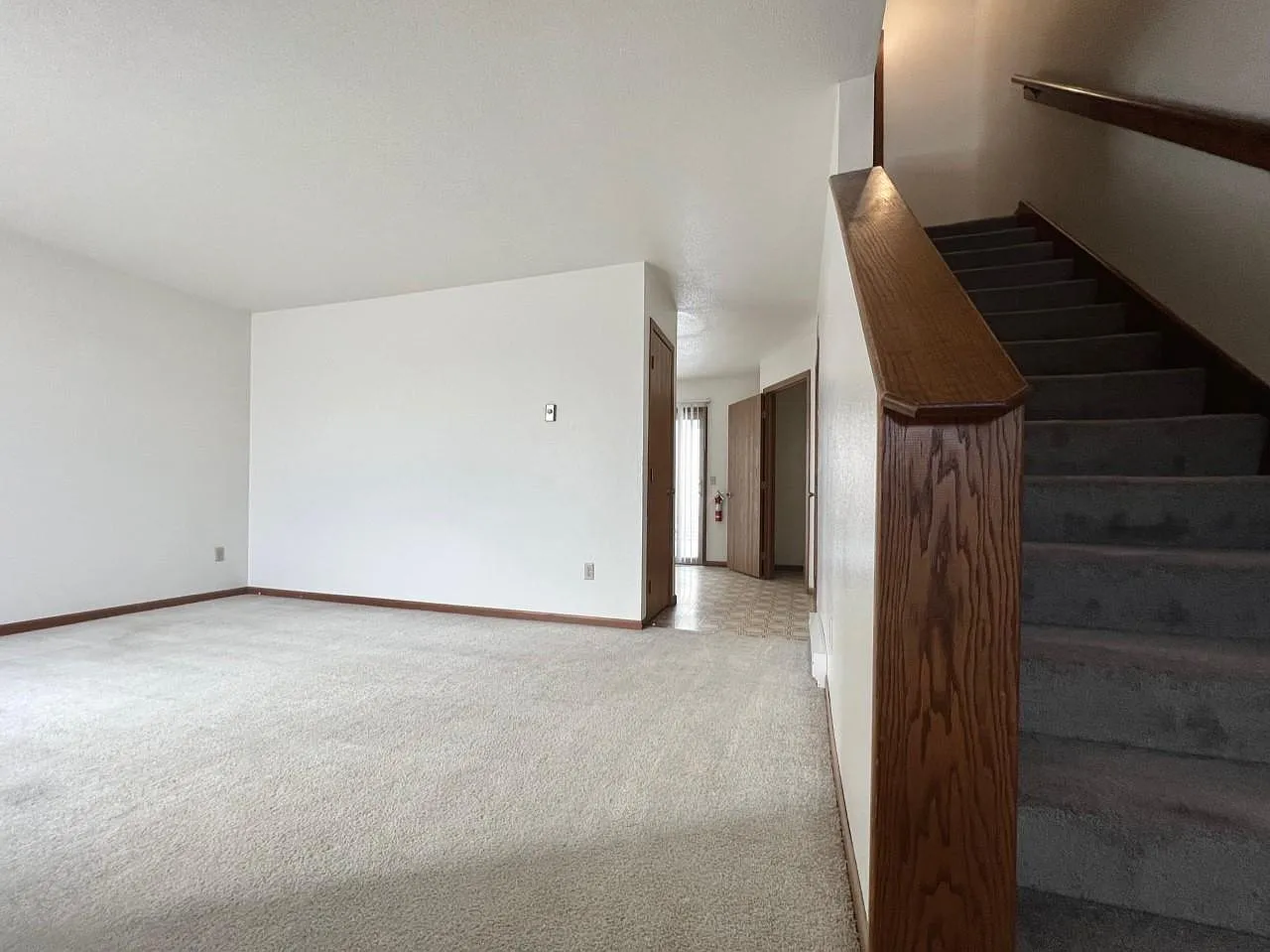 2 bed, 1.5 bath, 1000 sqft, $1,200 — Photo 3