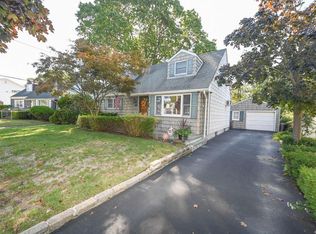 1029 Fairway Rd, Franklin Square, NY 11010