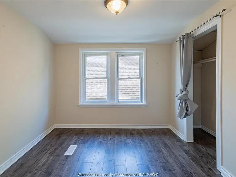 1630 Marentette Ave — Photo 13