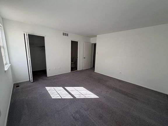 4th image of 13348 Philmont Ave #2