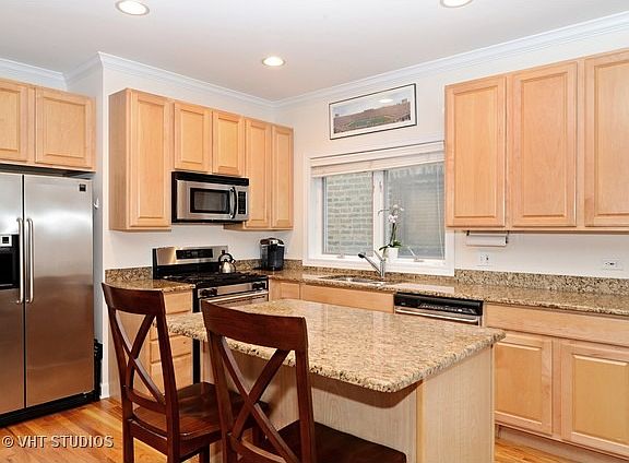 4th image of 2233 N Hoyne Ave #2