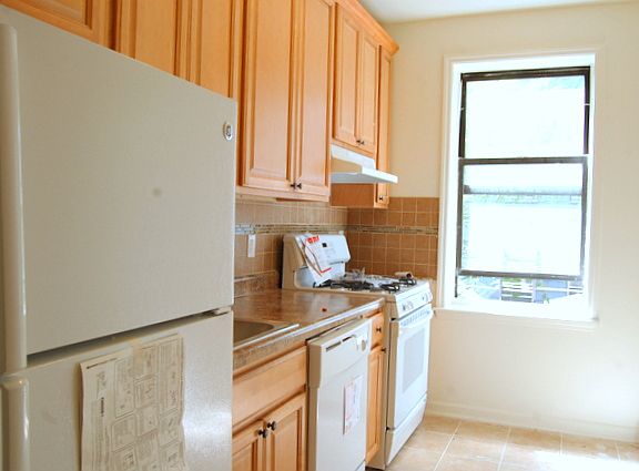 3rd image of 490 E 23rd St APT B5