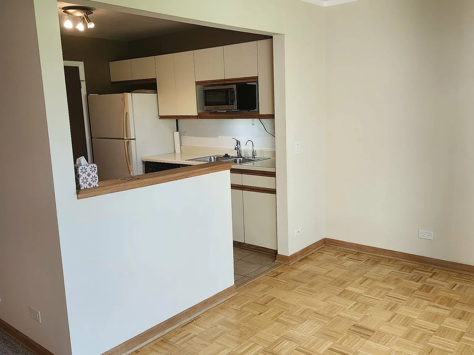 2 bed, 1100 sqft, $2,100 — Photo 4