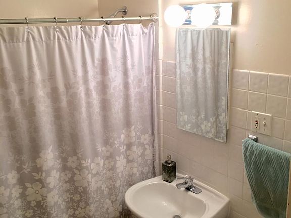 4th image of 2211 W Giddings St #1