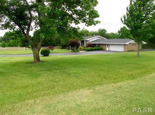 1876 School St, Washington, IL 61571