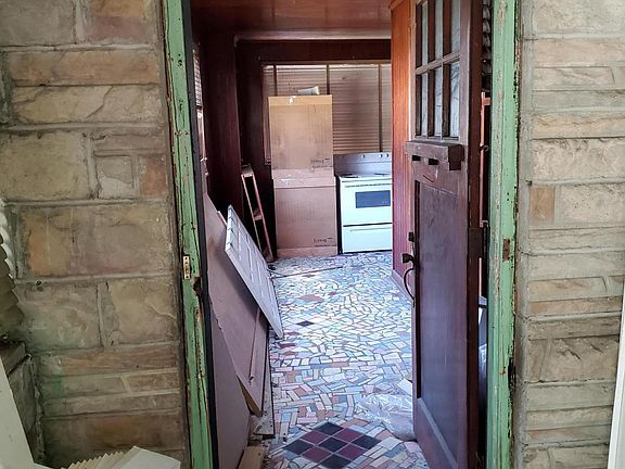4th image of 1484 W 9th St