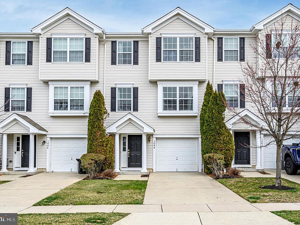 1st image of 1044 Buckingham Dr #32