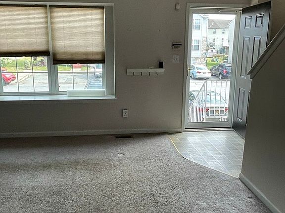 4th image of 242 Vincent Cir