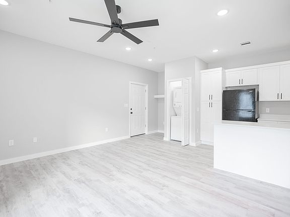 4th image of 2101 Reinke Rd #7202