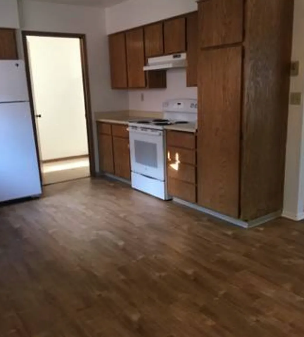 3 bed, 1.5 bath, 1150 sqft, $1,100 — Photo 3