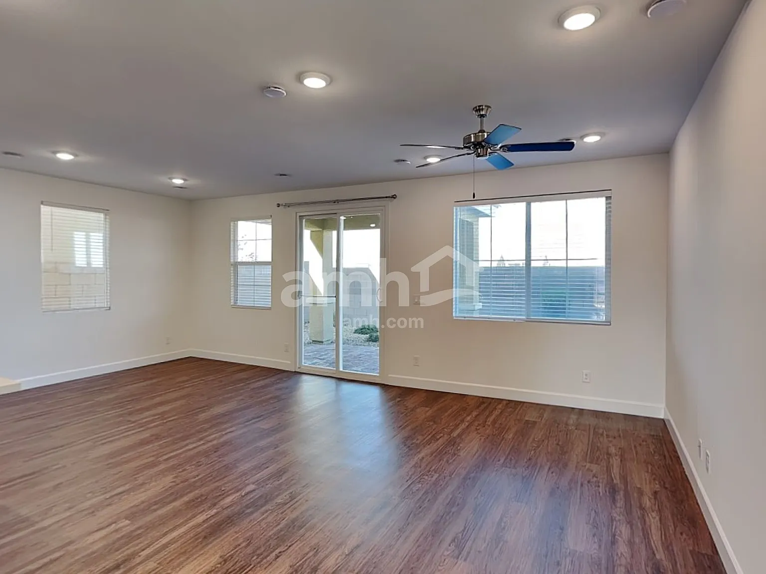 4 bed, 2.5 bath, 1996 sqft, $2,345 — Photo 4