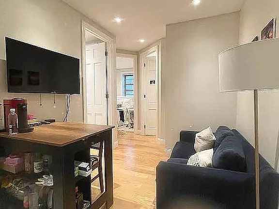 2nd image of 620 E 6th St #15A