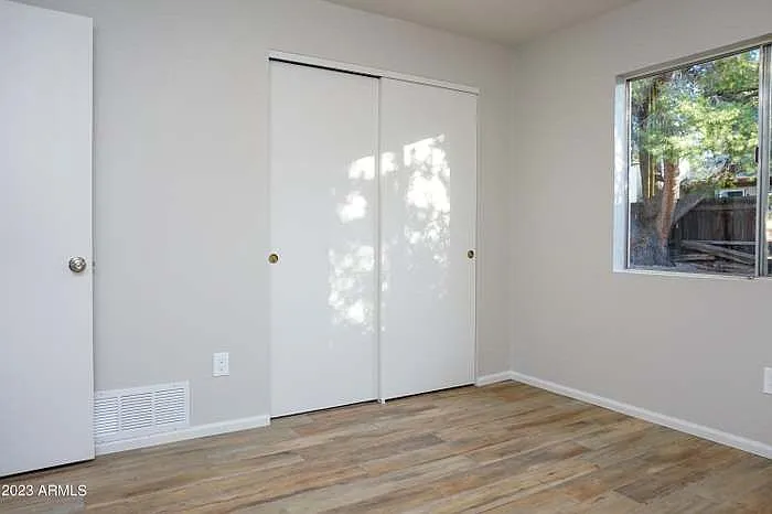 530 Hegge Dr — Photo 9