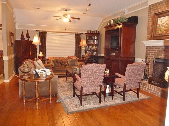 3rd image of 1331 Creeks Edge Dr