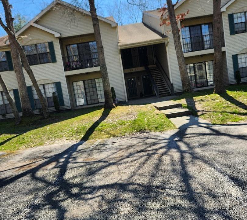 1st image of 32 Sussex Pl #32