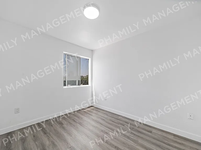 5227 Huntington Dr N #2 — Photo 10