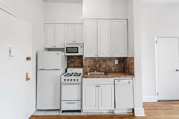 Rented by Nest Seekers International | media 22