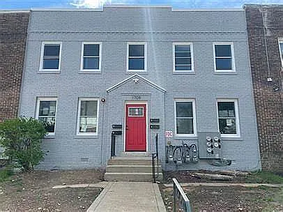 Building Photo - 1709 E St NE