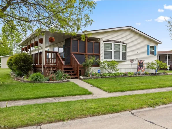 78 Periwinkle Dr, Olmsted Falls, OH 44138
