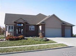 201 N Fairway Dr, Brandon, SD 57005