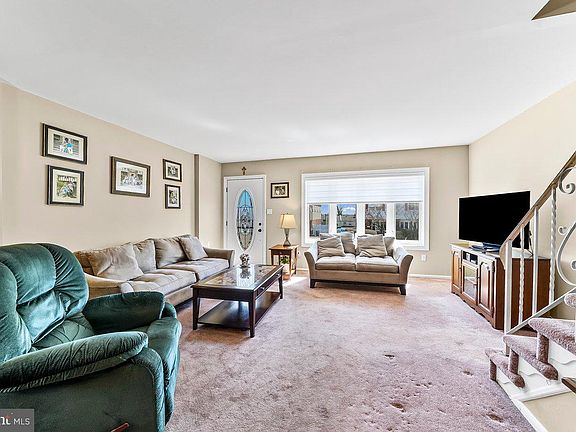 3rd image of 215 Riverview Ave