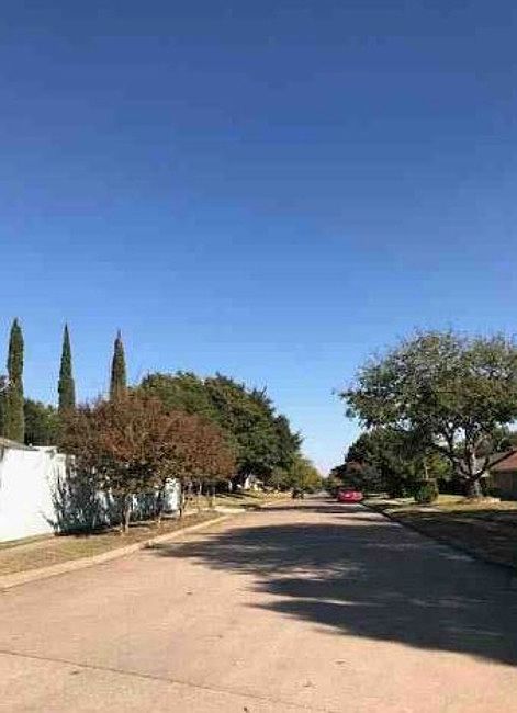 Exterior Neighborhood (street photo)