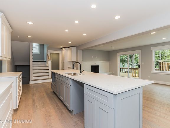 5th image of 634 Meadow Ln