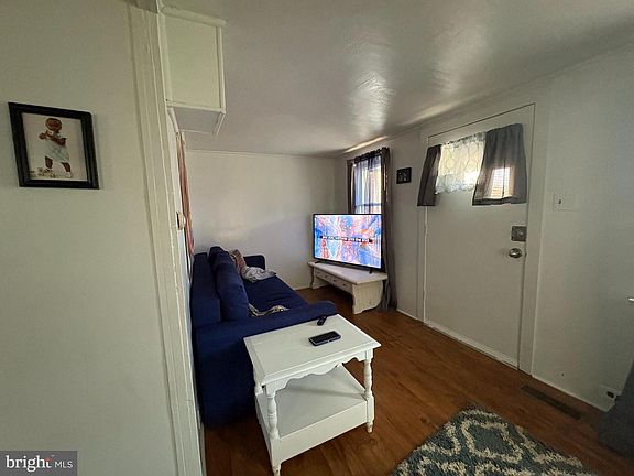 4th image of 69 Palmer Ave