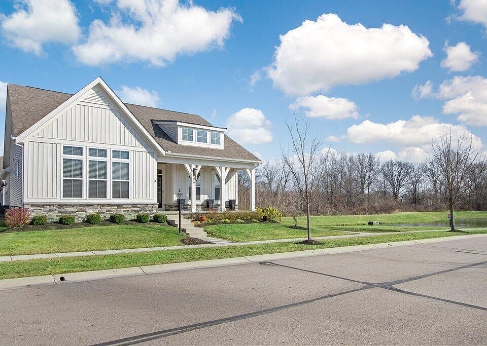 1st image of 220 Honeywood Dr N