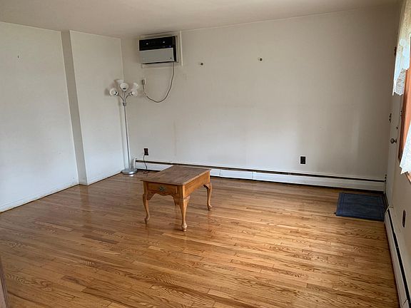 2nd image of 436 Gansevoort Blvd